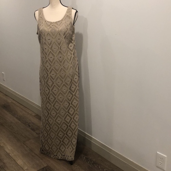 Chico gold maxi macramé dress zip side  sleeveless SZ 2 side slit Vintage gown - Picture 2 of 9